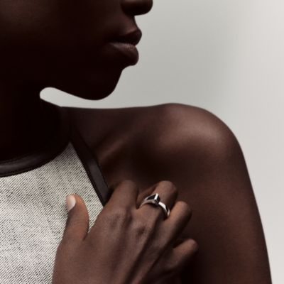エルメスのすべてのシルバー ジュエリー コレクション | Hermès